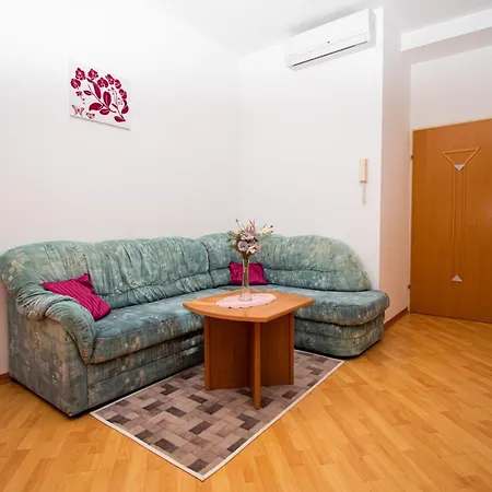 With Parking Space - 21300 * Poreč