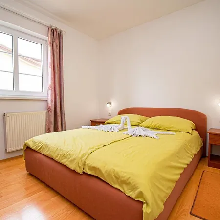 Apartment With A Parking Space - 21300 Porec
