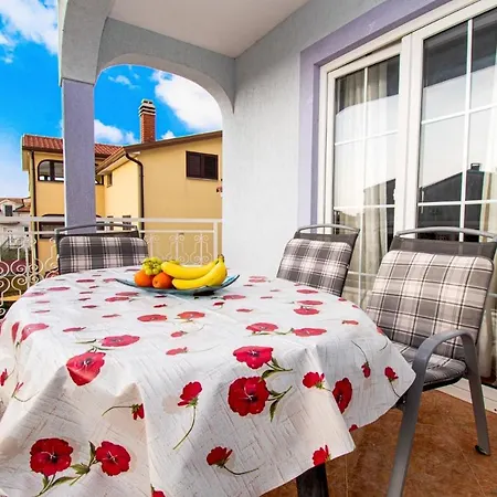 Apartament With A Parking Space - 21300 Poreč