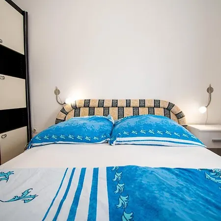 Apartman With Parking Space - 21300 *