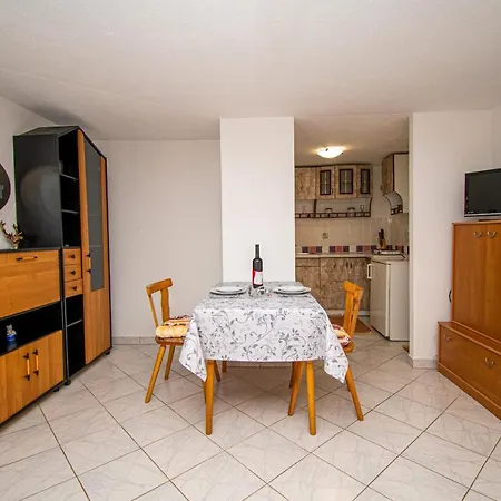 Apartment With Parking Space - 21300 Porec