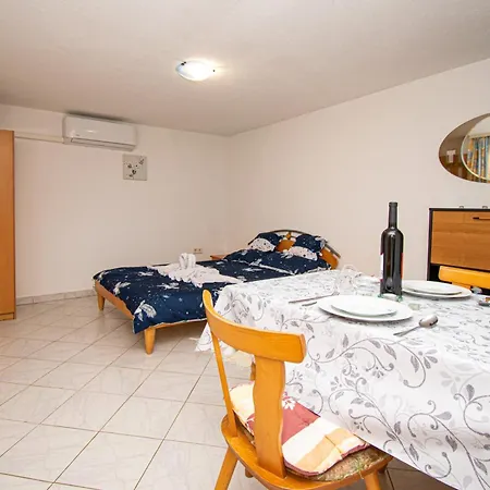 Apartament With A Parking Space - 21300 Poreč
