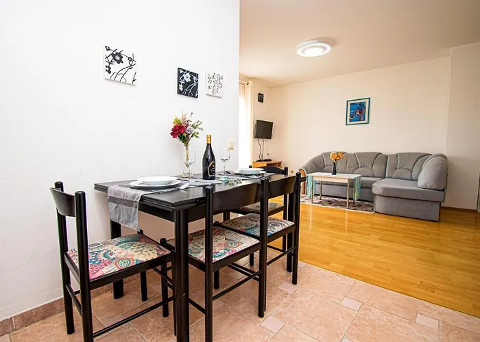 With Parking Space - 21300 Lejlighed